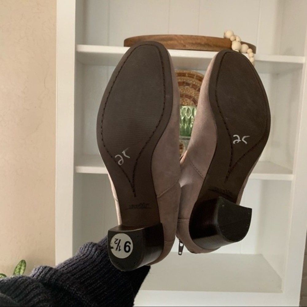 Earth Corinth Taupe Block Toe Suede Block Heel An… - image 6